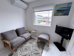 Телевизор и/или развлекательный центр в 站前2分 白色浪漫小屋 精致独栋 最多可住4人 免费自行车 有停车位