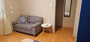 A seating area at Closer "Egnatia Apartment 4"
