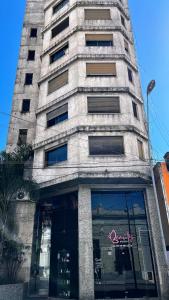 Bangunan di mana terletaknya aparthotel ini