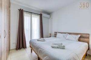 A bed or beds in a room at Charming & Central 3BR Apt with Private Terrace by 360 Estates
