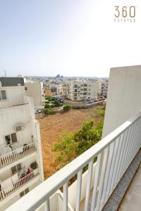 A balcony or terrace at Charming & Central 3BR Apt with Private Terrace by 360 Estates