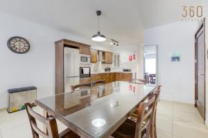 A kitchen or kitchenette at Charming & Central 3BR Apt with Private Terrace by 360 Estates