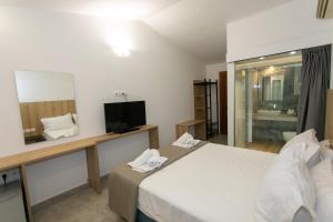 Postel nebo postele na pokoji v ubytování Hotel Philoxenia