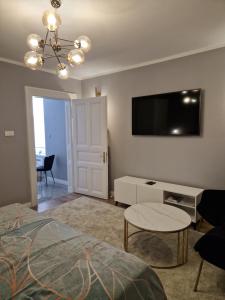 een slaapkamer met een bed en een tv aan de muur bij Luxury Apartment Paper in Zagreb