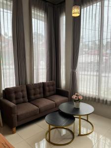 אזור ישיבה ב-JAVA Hostel Tumpak Sewu