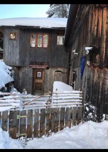 Obiekt Schell-Hütte zimą