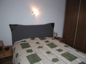 Łóżko lub łóżka w pokoju w obiekcie Villa 3 pièces climatisée avec jardin, proche plage, piscine, parking, et animaux autorisés - Saint Cyprien - FR-1-106-32