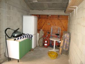 Kuchnia lub aneks kuchenny w obiekcie Villa 3 pièces climatisée avec jardin, proche plage, piscine, parking, et animaux autorisés - Saint Cyprien - FR-1-106-32