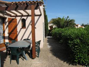Zdjęcie z galerii obiektu Villa 3 pièces climatisée avec jardin, proche plage, piscine, parking, et animaux autorisés - Saint Cyprien - FR-1-106-32 w mieście Saint-Cyprien