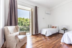 A bed or beds in a room at Piazza Marina Suite By DomuSicily