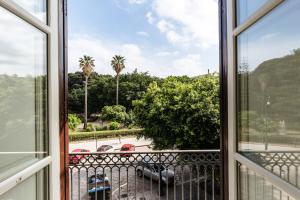 A garden outside Piazza Marina Suite By DomuSicily