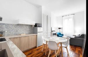 a kitchen and living room with a table and chairs at appartement 2 pièces Jean Macé et stationnement in Lyon