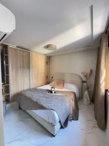 Postel nebo postele na pokoji v ubytování Charmant appartement avec Vue Imprenable sur la Méditerranée