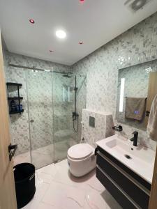 Kopalnica v nastanitvi Charmant appartement avec Vue Imprenable sur la Méditerranée