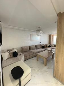 Posezení v ubytování Charmant appartement avec Vue Imprenable sur la Méditerranée