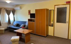 a living room with a couch and a table at Flamingó Szállás in Kiskunmajsa