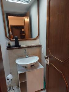 Ένα μπάνιο στο Local aconchegante central