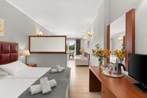 Postel nebo postele na pokoji v ubytování Ariti Grand Hotel