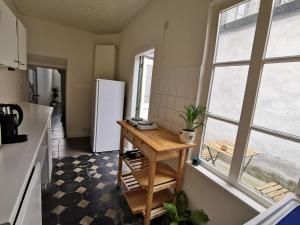 Η κουζίνα ή μικρή κουζίνα στο Spacious room in city centre