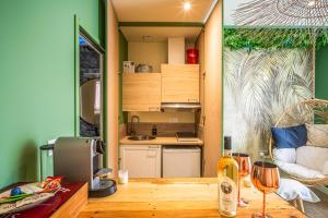 a small kitchen in a room with a table at OIQIA • Bali in Narbonne