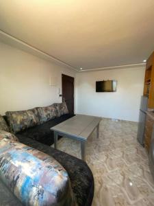 TV a/nebo společenská místnost v ubytování Hiba apartments