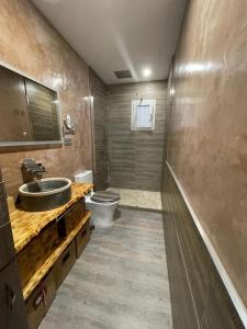 a bathroom with a sink and a toilet at Muy cerca de playa in Cádiz