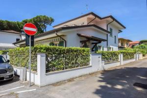a do not enter sign in front of a house at Golden Luxe - Villa in the center next the sea whit garden FDM in Forte dei Marmi