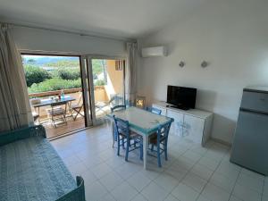 A television and/or entertainment centre at Porto Coda Cavallo Salina Bamba