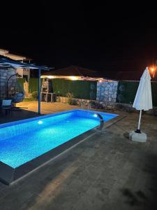 Basen w obiekcie Adrasan Siderya kuzey villa lub w pobliżu