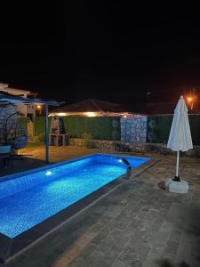 Basen w obiekcie Adrasan Siderya kuzey villa lub w pobliżu