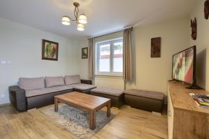 Część wypoczynkowa w obiekcie Apartament NavyBlue z widokiem na góry