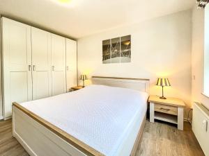 Postel nebo postele na pokoji v ubytování Sünnslag Wohnung 099