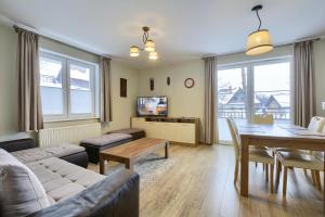 Część wypoczynkowa w obiekcie Apartament NavyBlue z widokiem na góry