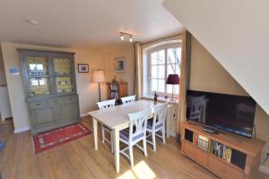 Μια τηλεόραση ή/και κέντρο ψυχαγωγίας στο Landhaus auf der Düne, App 7