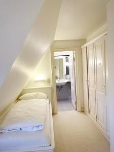 Postel nebo postele na pokoji v ubytování Hellas Hüs + 17 fotografií