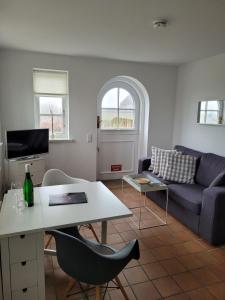 a living room with a couch and a table at Friesenhof, fr 02 in Rantum
