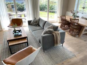 a living room with a couch and a table at Strandhaus in Rantum