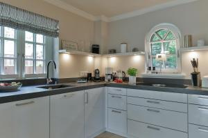 Kuchyň nebo kuchyňský kout v ubytování Raanwaikoje