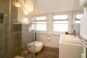 Et badeværelse på Haus Rystsandt + 20 billeder