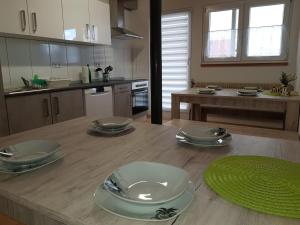 a kitchen with a wooden table with plates on it at Gemütliche Monteurunterkunft in Geislingen an der Steige