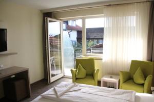 TV a/nebo společenská místnost v ubytování Hotel Gierer