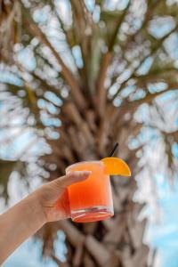 Tides Folly Beach, Charleston's Oceanfront Hotel的酒水