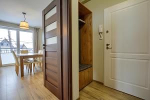 Zdjęcie z galerii obiektu Apartament NavyBlue z widokiem na góry w Szklarskiej Porębie