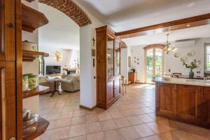 Dapur atau dapur kecil di GOLDEN LUXE - Villa Pool by the Sea