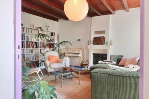 Posezení v ubytování MAISON DE CAMPAGNE - Calme & Confort - Jardin Barbecue - Parking et Wifi Gratuit - ESPACE ET DETENTE - Idéal FAMILLE