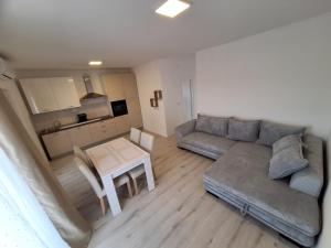 Kuchyň nebo kuchyňský kout v ubytování Apartment Mara