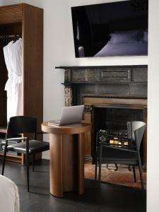 TV a/nebo společenská místnost v ubytování Hotel Cap Diamant + 37 fotografií