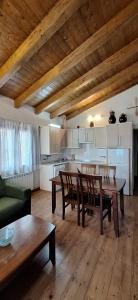 Kuchyň nebo kuchyňský kout v ubytování Apartamentos Turísticos Batlle Laspaules
