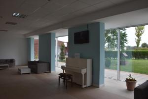 TV a/nebo společenská místnost v ubytování Sunrise Blaxy Resort OLIMP by Alice - wonderful SEA VIEW 10th floor