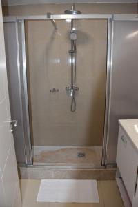 Koupelna v ubytování Sunrise Blaxy Resort OLIMP by Alice - wonderful SEA VIEW 10th floor + 16 fotografií